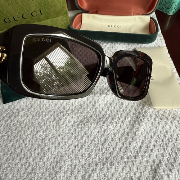 Gucci Sunglasses - Picture 3 of 8